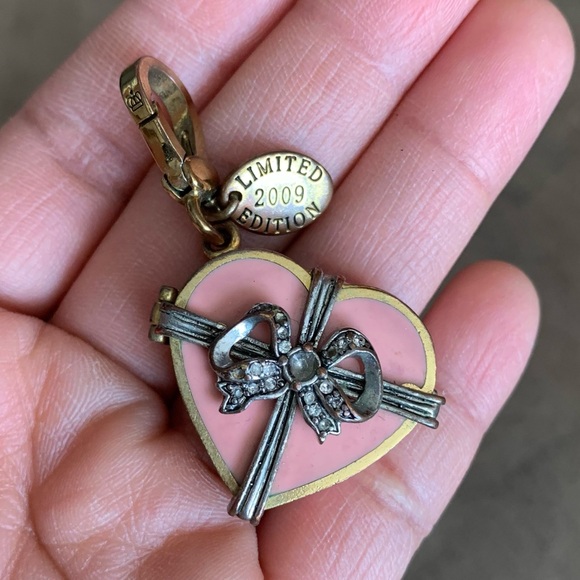 Retired Juicy Couture 2009 Limited Edition Valentine Box of Chocolates Charm - Picture 6 of 13